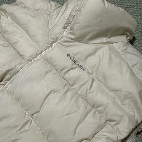 Women’s Columbia Puffer Vest- Crème Brand Mew w Tags. - Picture 2 of 5
